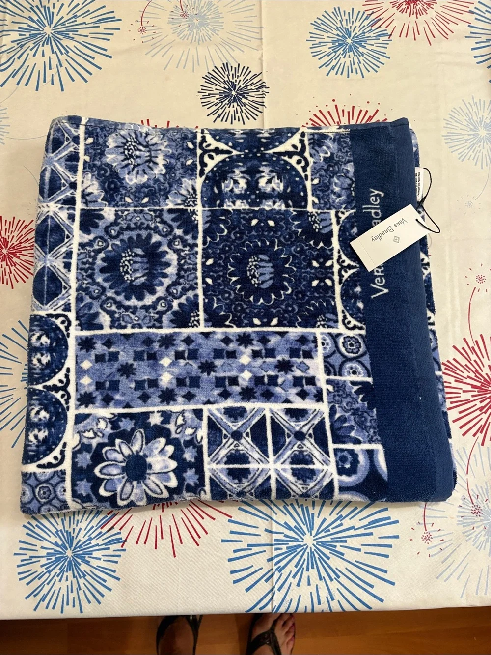 Vera Bradley Navy and White ISLAND TILE BLUE print beach towel NWT
